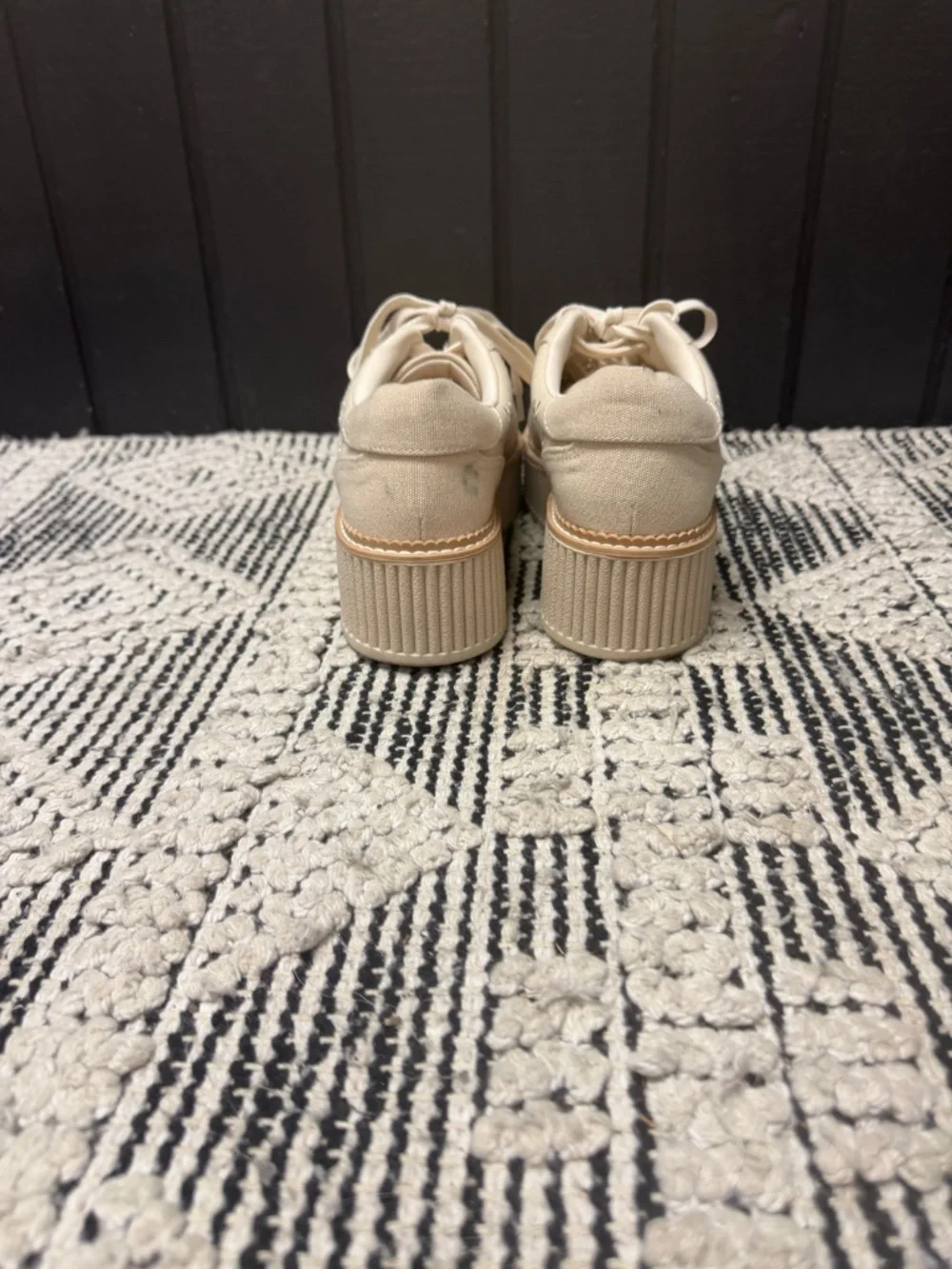 DV Dolce Vita Brin Canvas Eyelet Platform Sneakers Cream Floral Womens Size 9